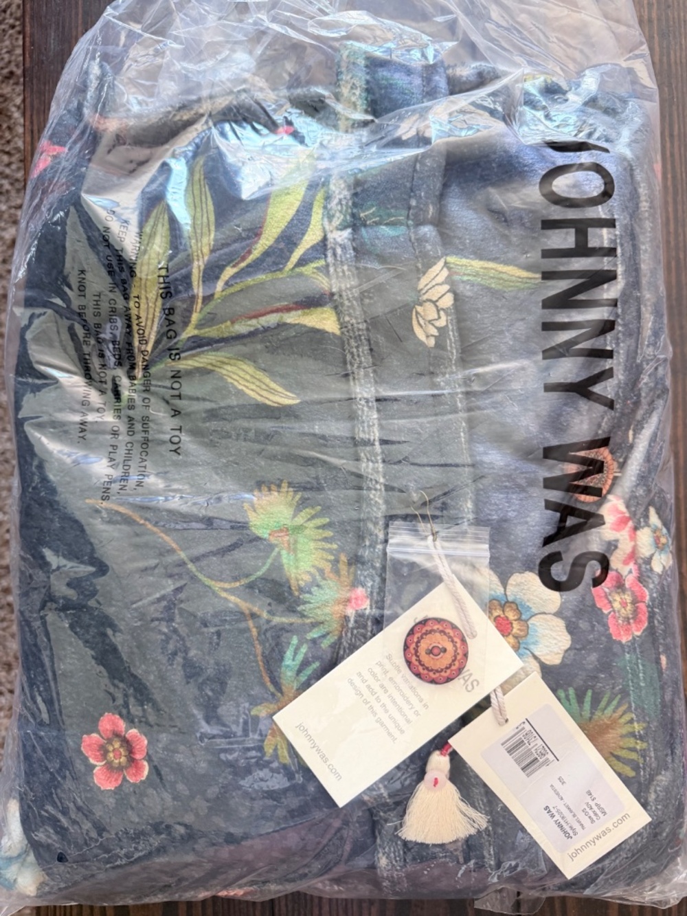 🌸 JOHNNY WAS Advestia Reversible Cozy Travel Blanket NWT - Picture 4 of 5